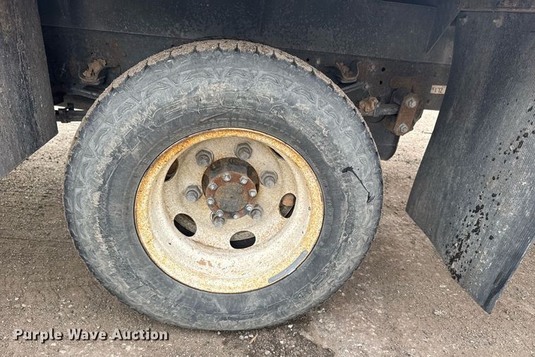 image for item NN9588 2013 Isuzu NPR HD flatbed truck