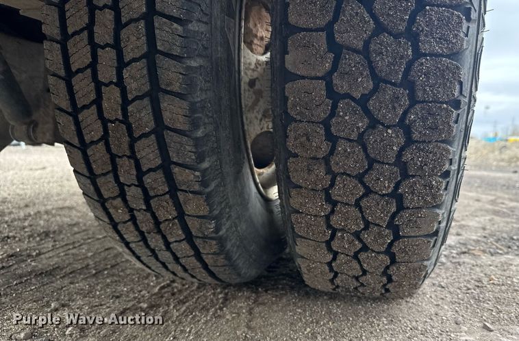 image for item NN9588 2013 Isuzu NPR HD flatbed truck