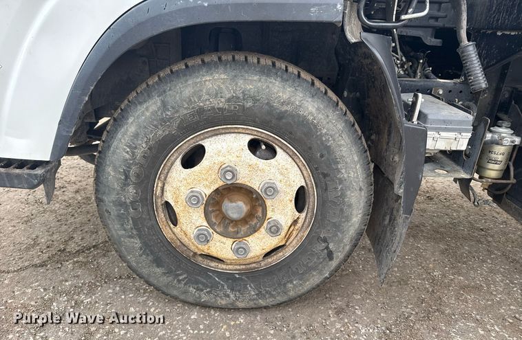 image for item NN9588 2013 Isuzu NPR HD flatbed truck