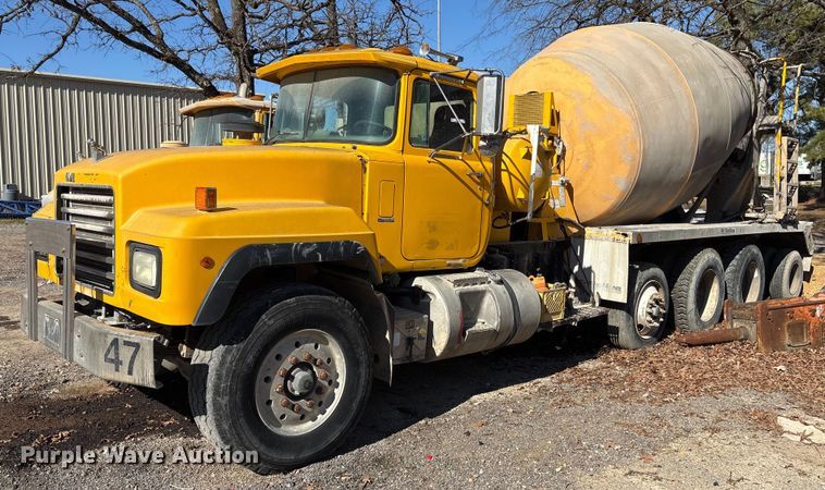 image for item OK9526 2000 Mack RD690S ready mix truck
