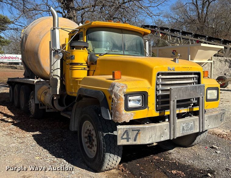image for item OK9526 2000 Mack RD690S ready mix truck