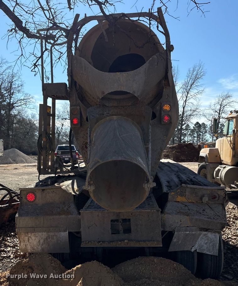 image for item OK9526 2000 Mack RD690S ready mix truck