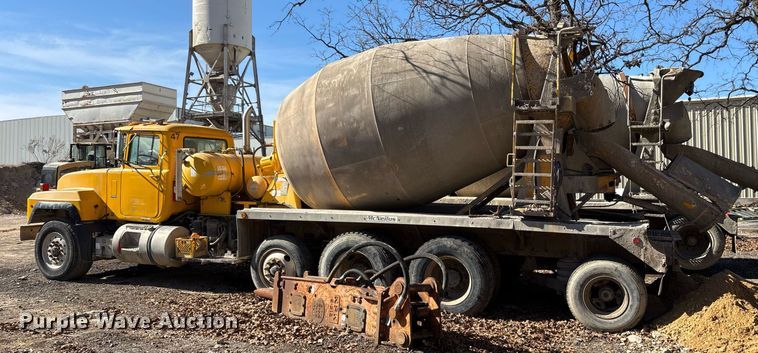 image for item OK9526 2000 Mack RD690S ready mix truck
