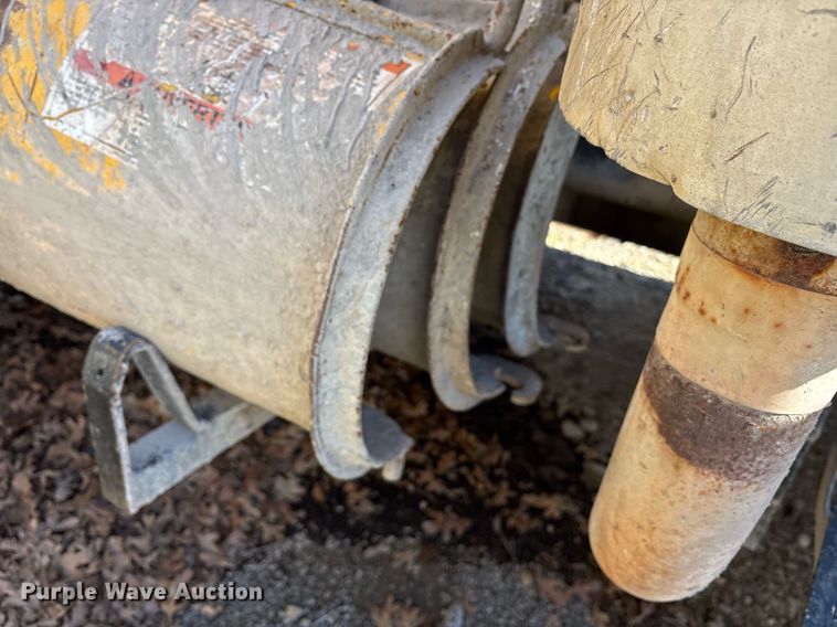 image for item OK9526 2000 Mack RD690S ready mix truck