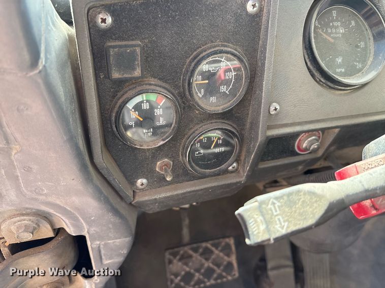 image for item OK9526 2000 Mack RD690S ready mix truck