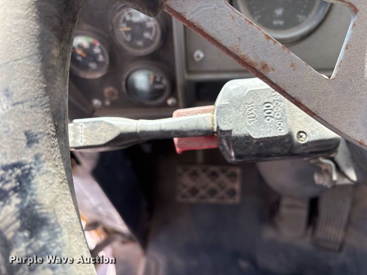 image for item OK9526 2000 Mack RD690S ready mix truck