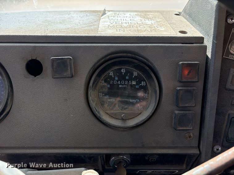 image for item OK9526 2000 Mack RD690S ready mix truck