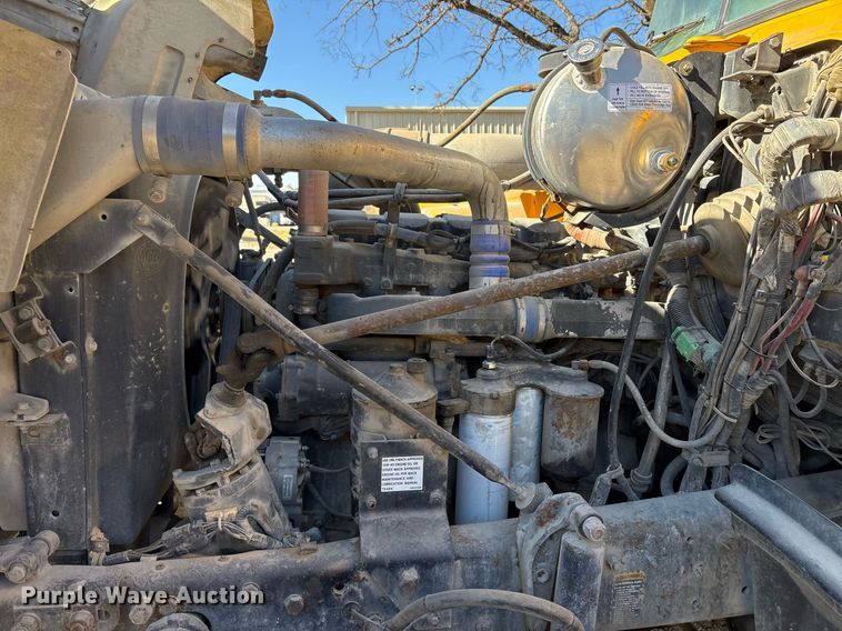 image for item OK9526 2000 Mack RD690S ready mix truck