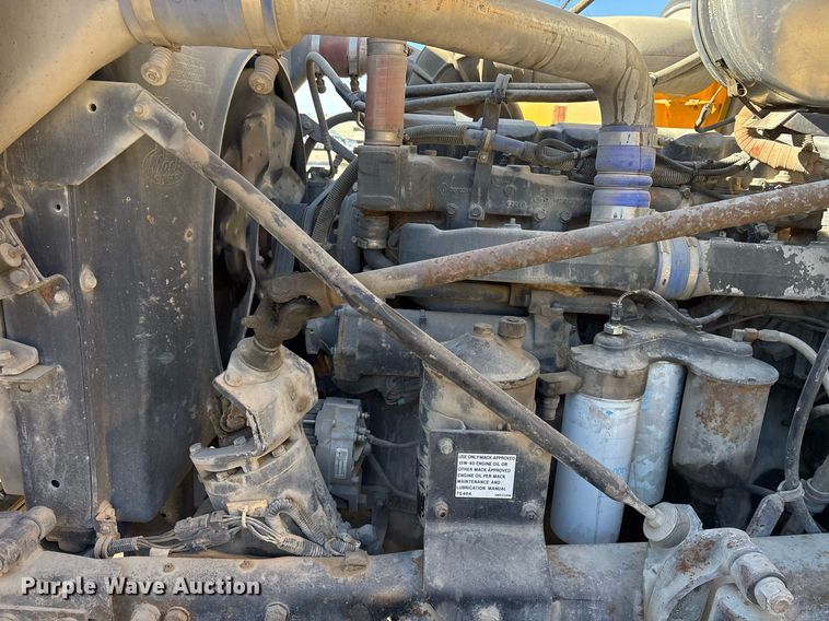 image for item OK9526 2000 Mack RD690S ready mix truck