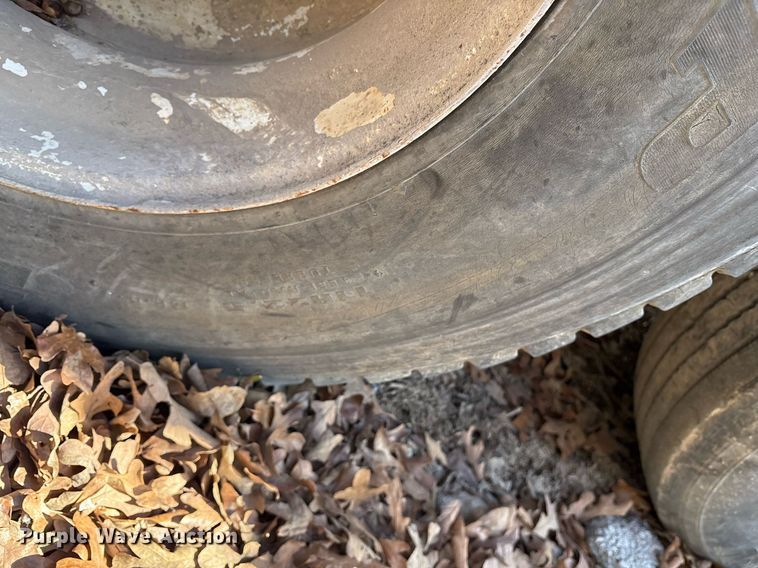 image for item OK9526 2000 Mack RD690S ready mix truck