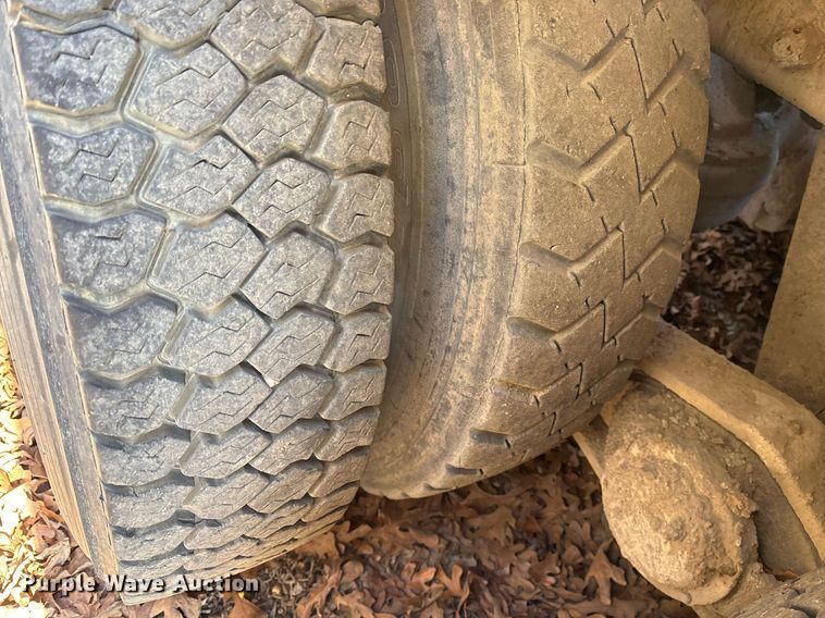 image for item OK9526 2000 Mack RD690S ready mix truck