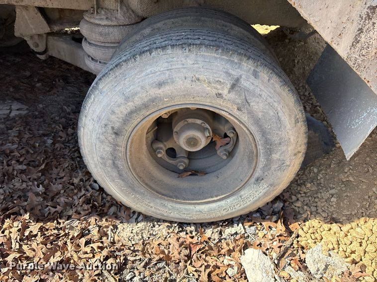 image for item OK9526 2000 Mack RD690S ready mix truck