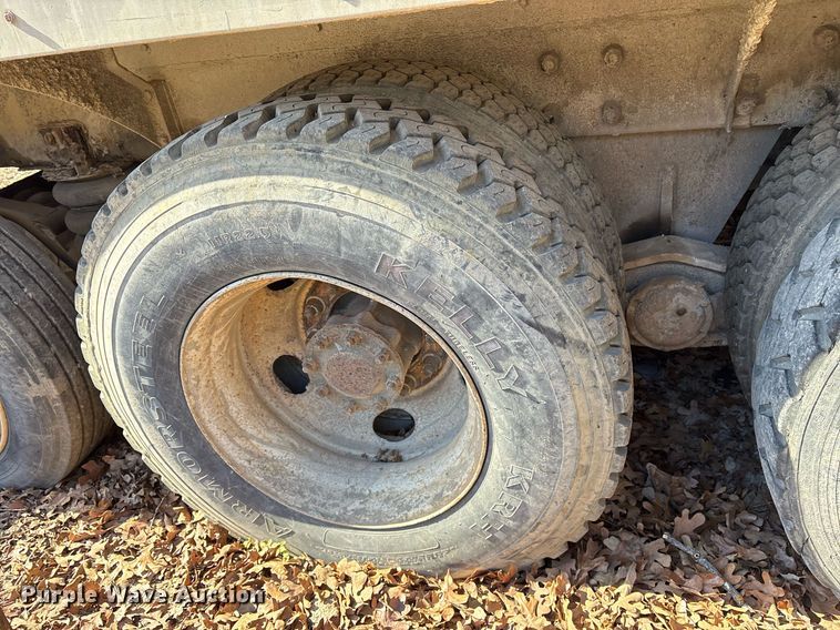 image for item OK9526 2000 Mack RD690S ready mix truck