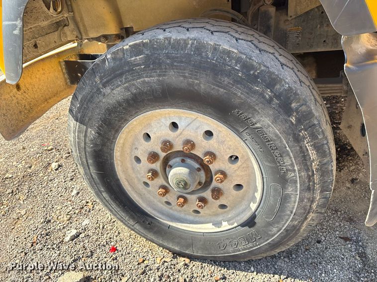 image for item OK9526 2000 Mack RD690S ready mix truck