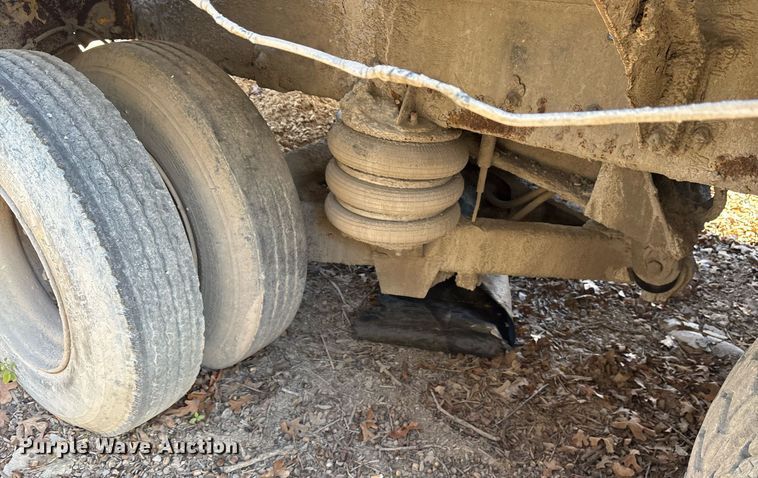 image for item OK9526 2000 Mack RD690S ready mix truck