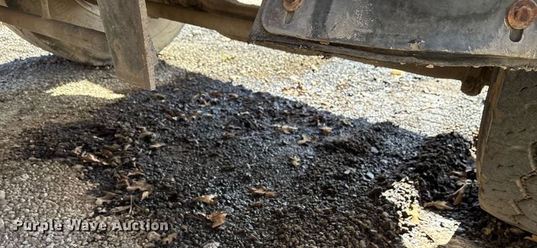 image for item OK9526 2000 Mack RD690S ready mix truck