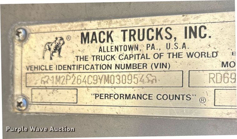 image for item OK9526 2000 Mack RD690S ready mix truck