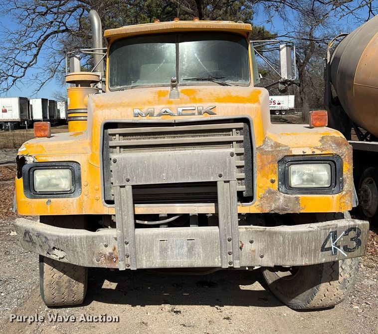 image for item OK9527 1999 Mack RD690S ready mix truck