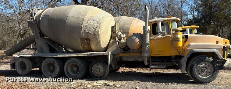 image for item OK9527 1999 Mack RD690S ready mix truck