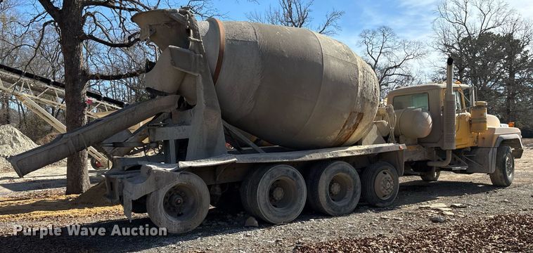 image for item OK9527 1999 Mack RD690S ready mix truck