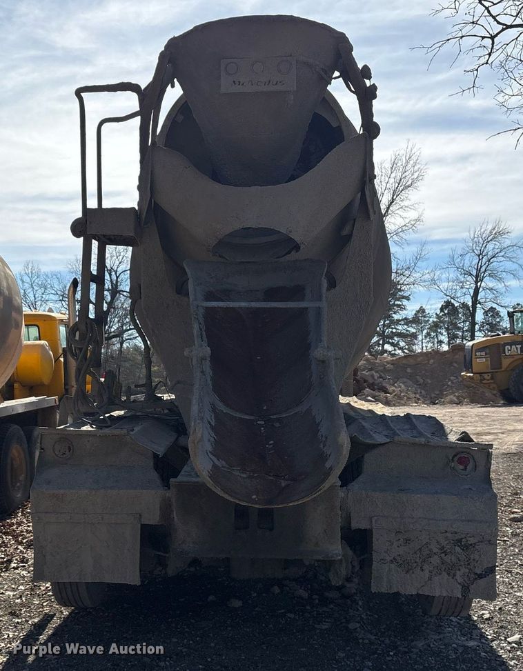 image for item OK9527 1999 Mack RD690S ready mix truck