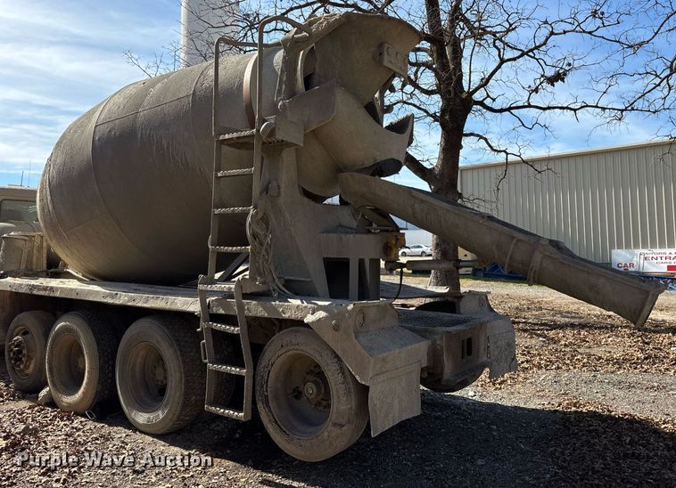 image for item OK9527 1999 Mack RD690S ready mix truck