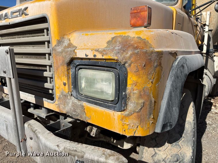 image for item OK9527 1999 Mack RD690S ready mix truck