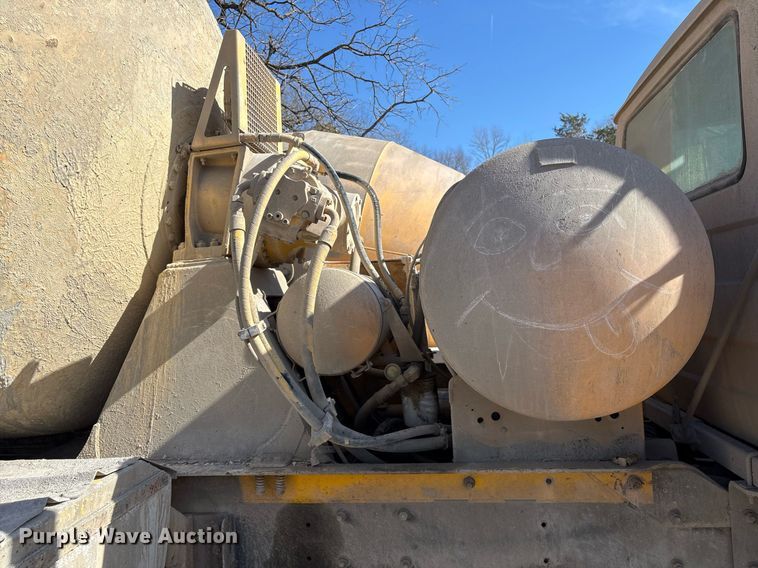 image for item OK9527 1999 Mack RD690S ready mix truck