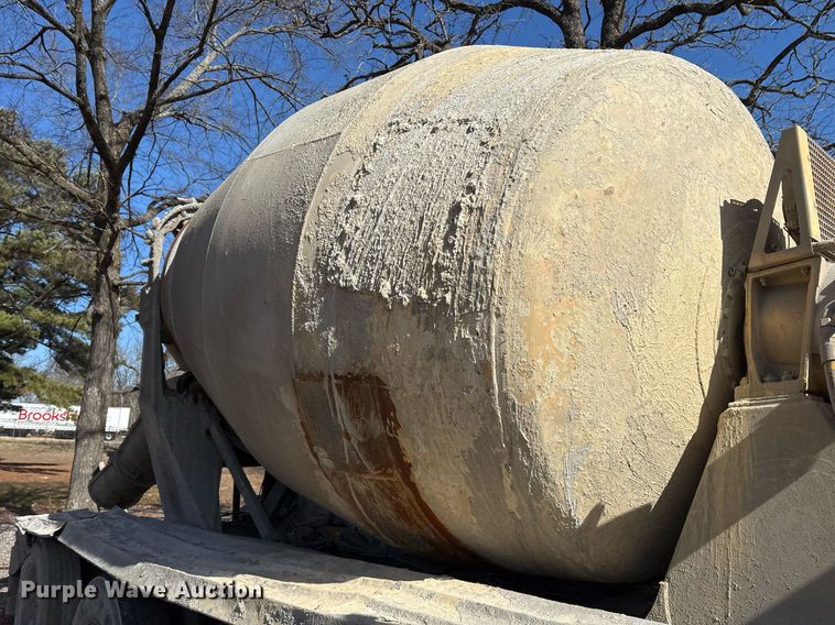 image for item OK9527 1999 Mack RD690S ready mix truck