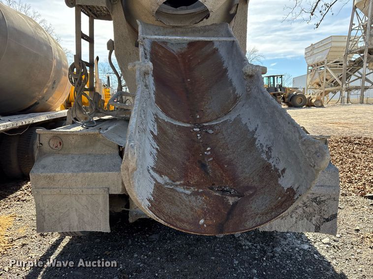 image for item OK9527 1999 Mack RD690S ready mix truck