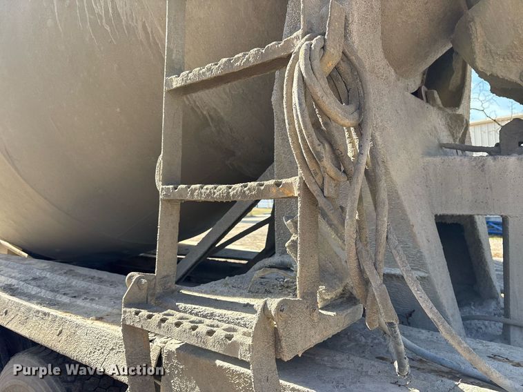 image for item OK9527 1999 Mack RD690S ready mix truck