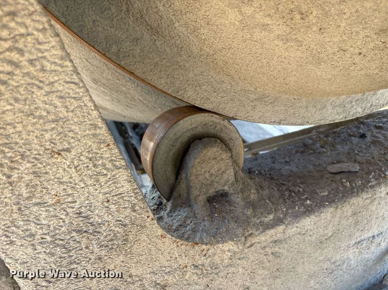 image for item OK9527 1999 Mack RD690S ready mix truck