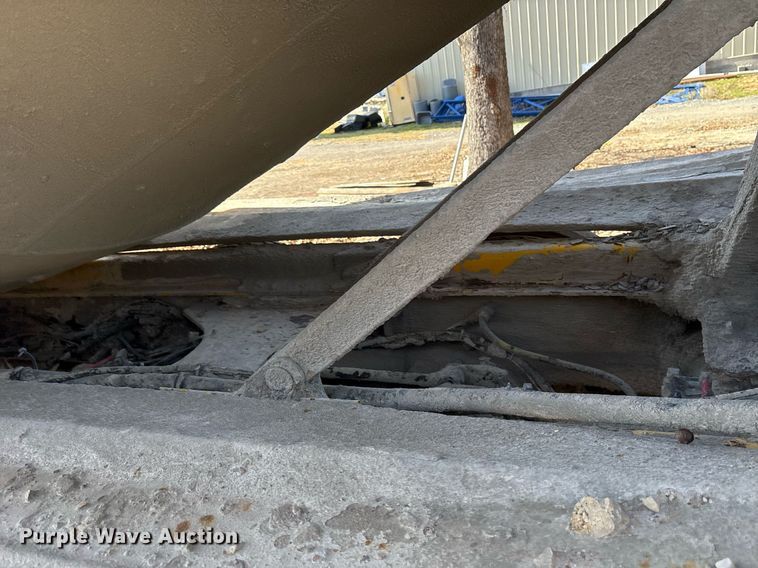 image for item OK9527 1999 Mack RD690S ready mix truck