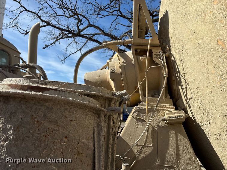 image for item OK9527 1999 Mack RD690S ready mix truck