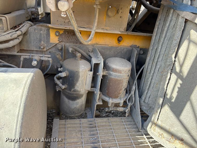 image for item OK9527 1999 Mack RD690S ready mix truck