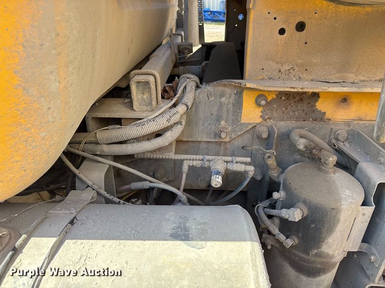 image for item OK9527 1999 Mack RD690S ready mix truck