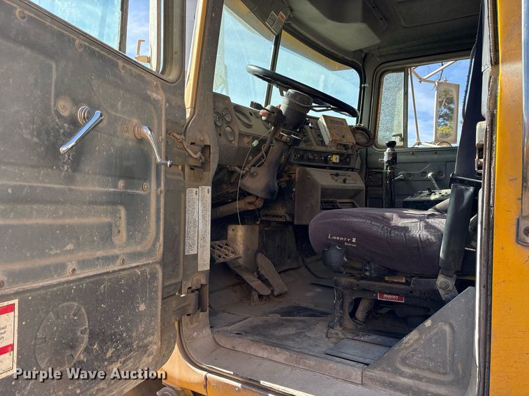 image for item OK9527 1999 Mack RD690S ready mix truck