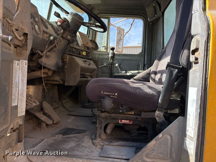 image for item OK9527 1999 Mack RD690S ready mix truck