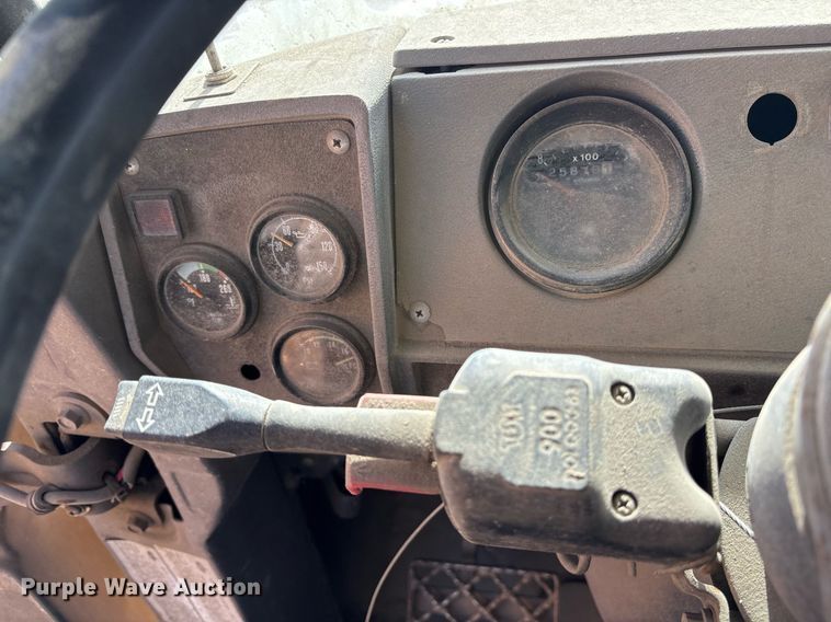 image for item OK9527 1999 Mack RD690S ready mix truck