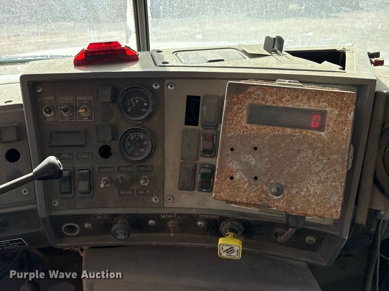 image for item OK9527 1999 Mack RD690S ready mix truck