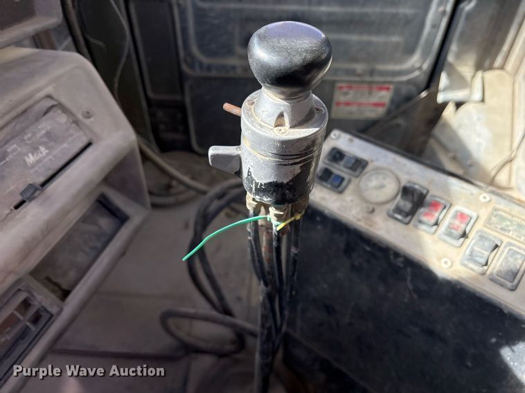 image for item OK9527 1999 Mack RD690S ready mix truck