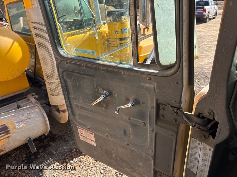 image for item OK9527 1999 Mack RD690S ready mix truck