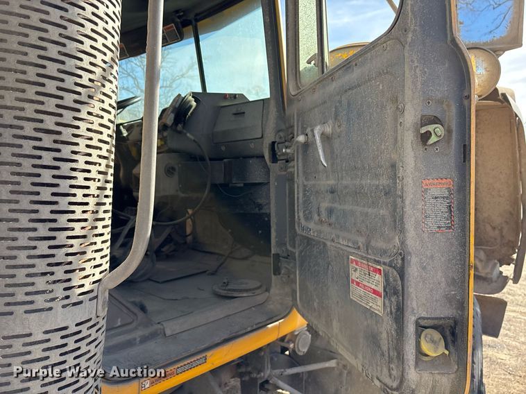 image for item OK9527 1999 Mack RD690S ready mix truck