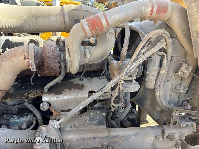 image for item OK9527 1999 Mack RD690S ready mix truck