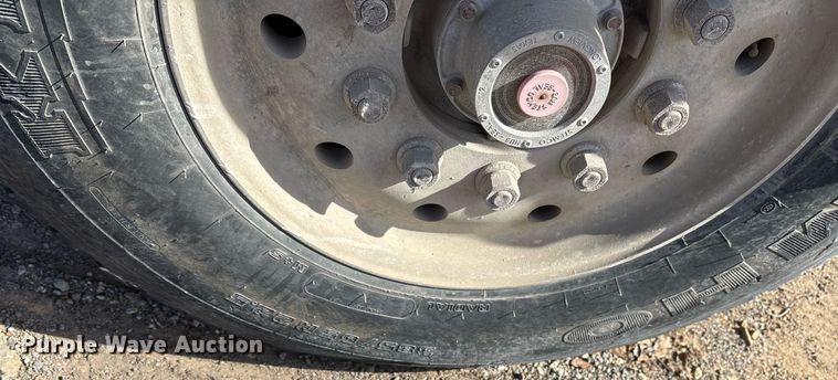 image for item OK9527 1999 Mack RD690S ready mix truck