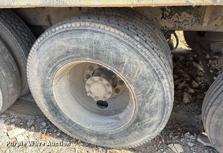 image for item OK9527 1999 Mack RD690S ready mix truck