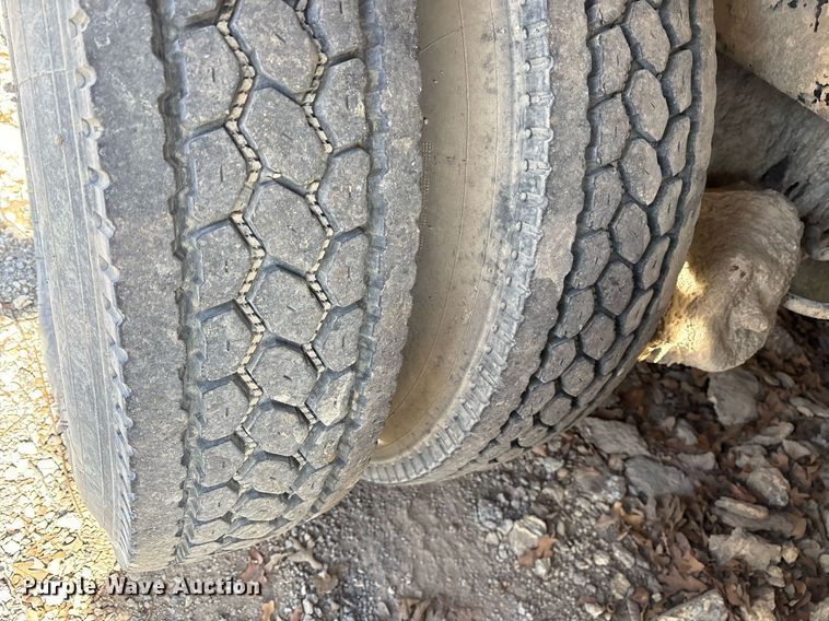 image for item OK9527 1999 Mack RD690S ready mix truck