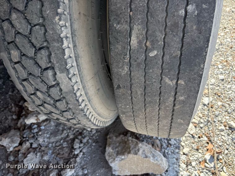 image for item OK9527 1999 Mack RD690S ready mix truck