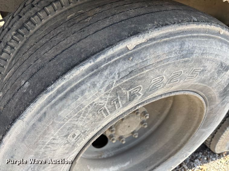 image for item OK9527 1999 Mack RD690S ready mix truck