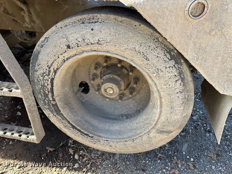 image for item OK9527 1999 Mack RD690S ready mix truck